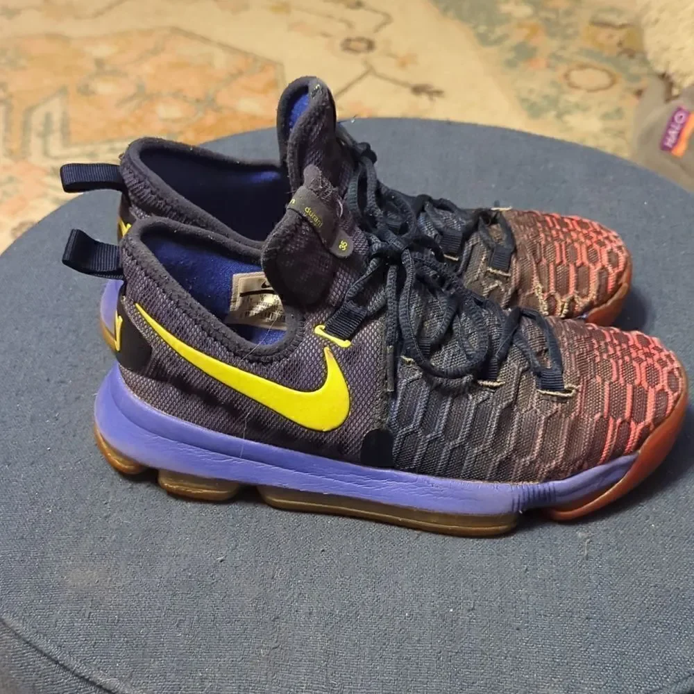 NIKE KD 9 “ROAR FROM THE FLOOR” size 6.5Y women's 8